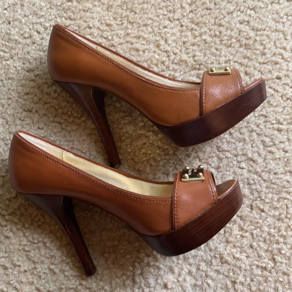 Michael Kors butterscotch heels 6M - Picture 2 of 9